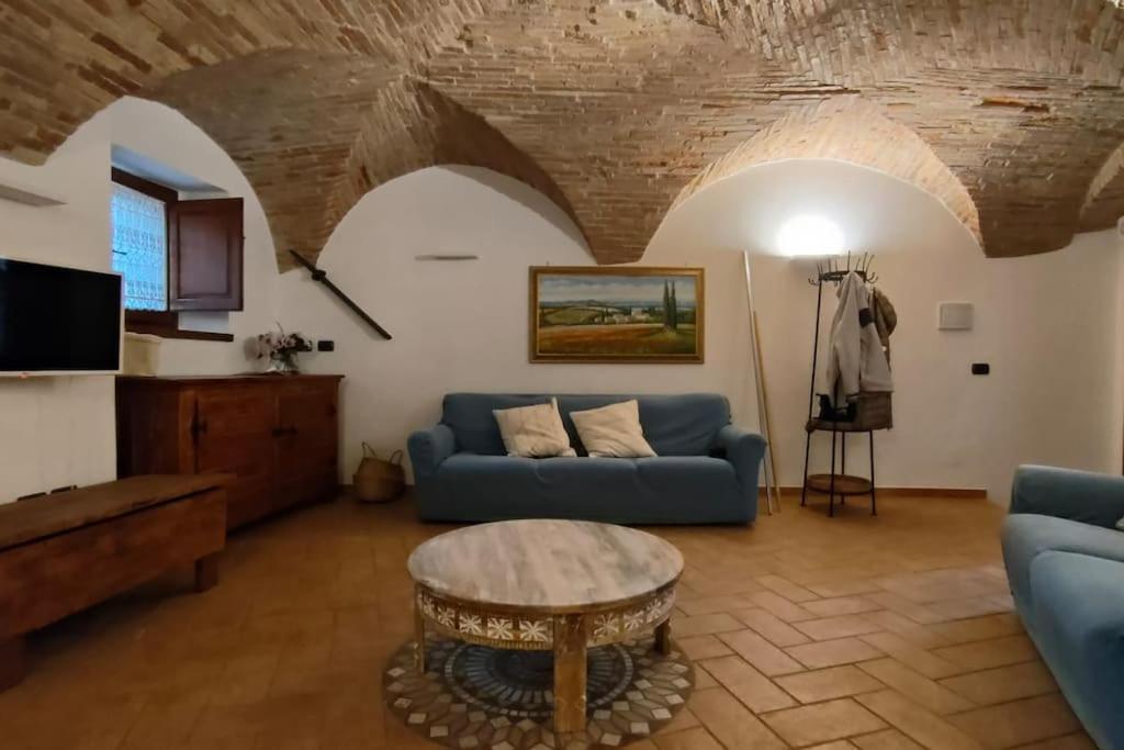 La Cantina Dei Cappuccini 스펠로 외부 사진